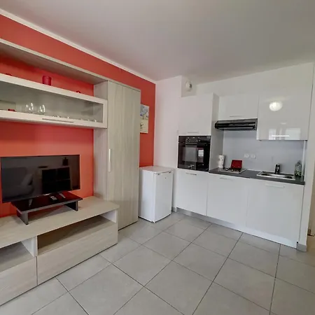 Apartment Centre Juan Les Pins Avec Loggia Standing Rives Bleues Antibes